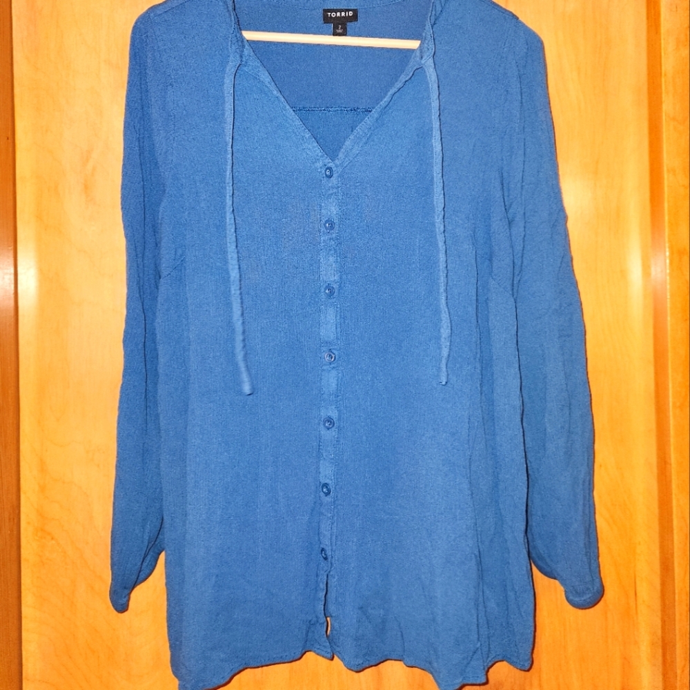 Torrid Crinkle Button Up Tie Blouse Size 2